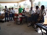 tout-le-monde-ensemble-sur-le-balcon-du-college